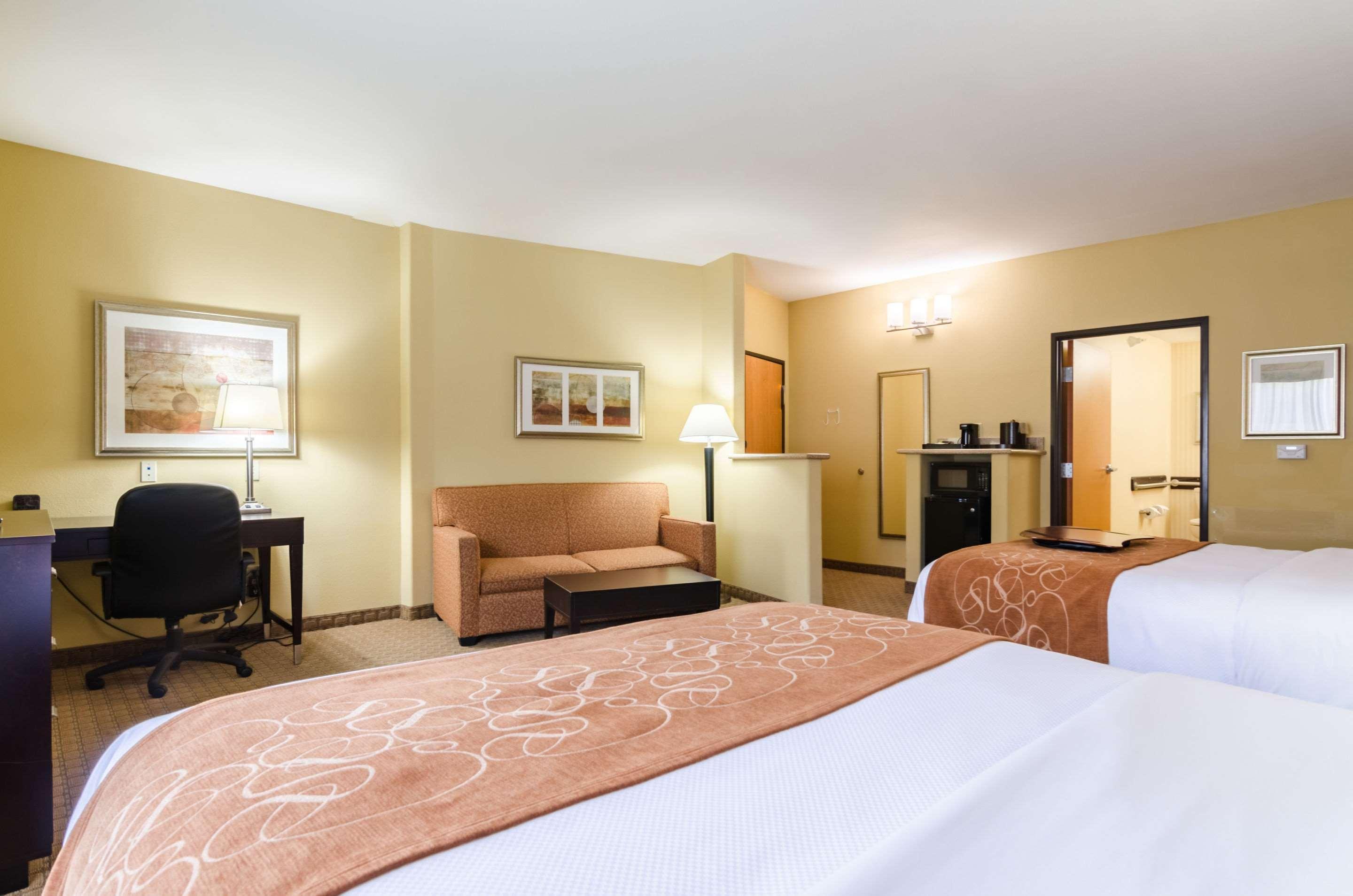 คอมฟอร์ต สวีท ซาลีนา เซาท์ Hotel ภายนอก รูปภาพ
