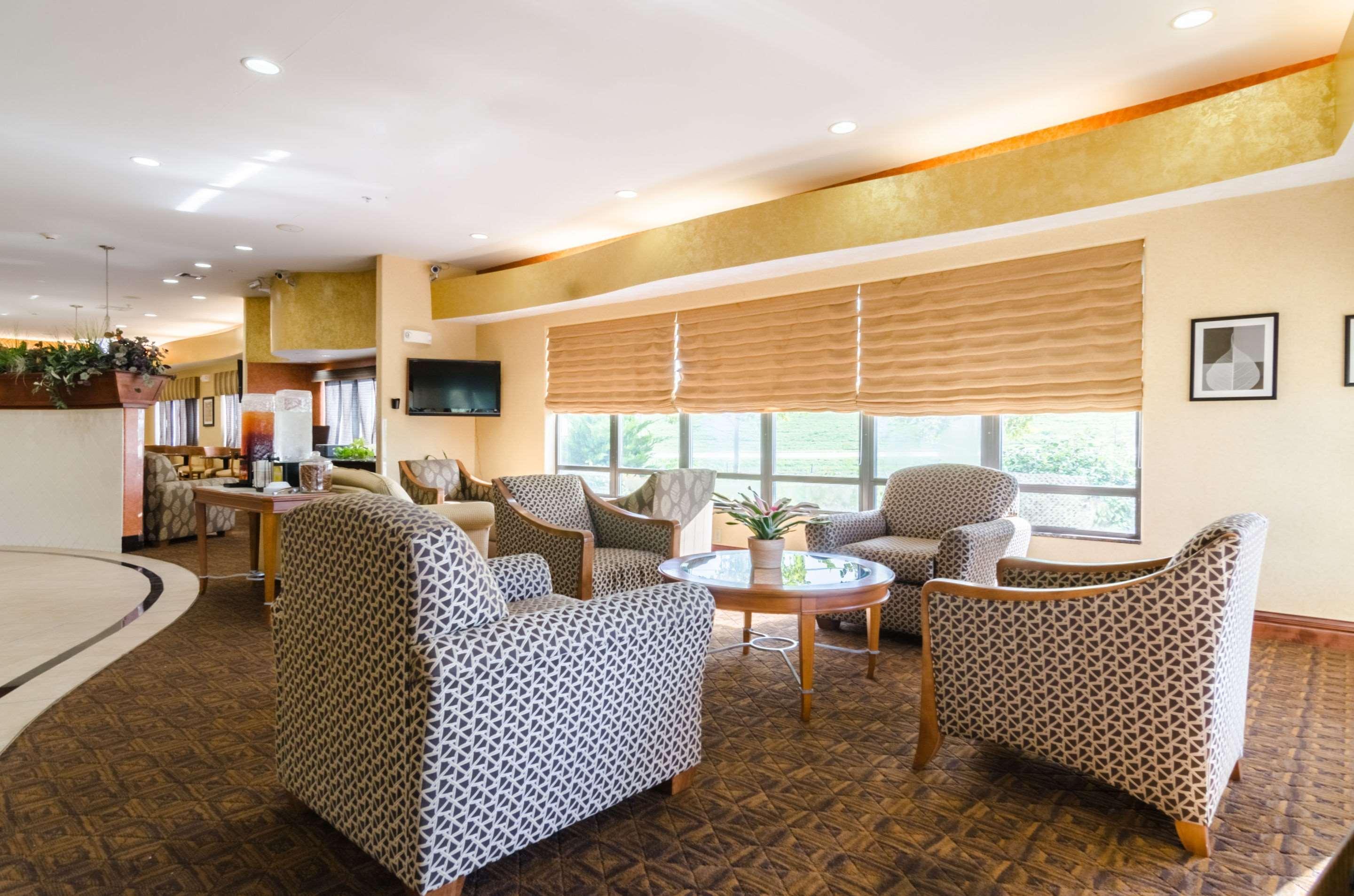 คอมฟอร์ต สวีท ซาลีนา เซาท์ Hotel ภายนอก รูปภาพ