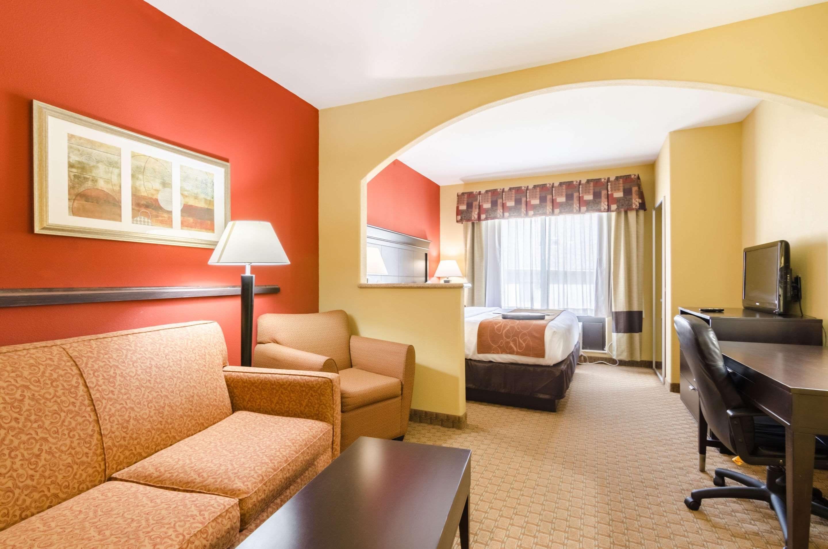 คอมฟอร์ต สวีท ซาลีนา เซาท์ Hotel ภายนอก รูปภาพ